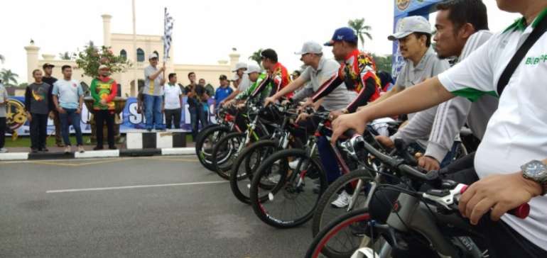 Masyarakat Meriahkan Sepeda Santai Tour de Siak 2018